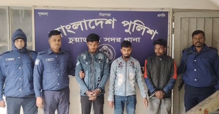 চুয়াডাঙ্গায় পুলিশের চেকপোস্টে অশালীন ভাষা ও হুমকি ; তিন যুবক আটক